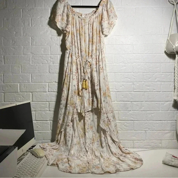 Floral Shorts Romper With Train Size L Off The Shoulder Sleeves Yellow and White - Picture 1 of 14